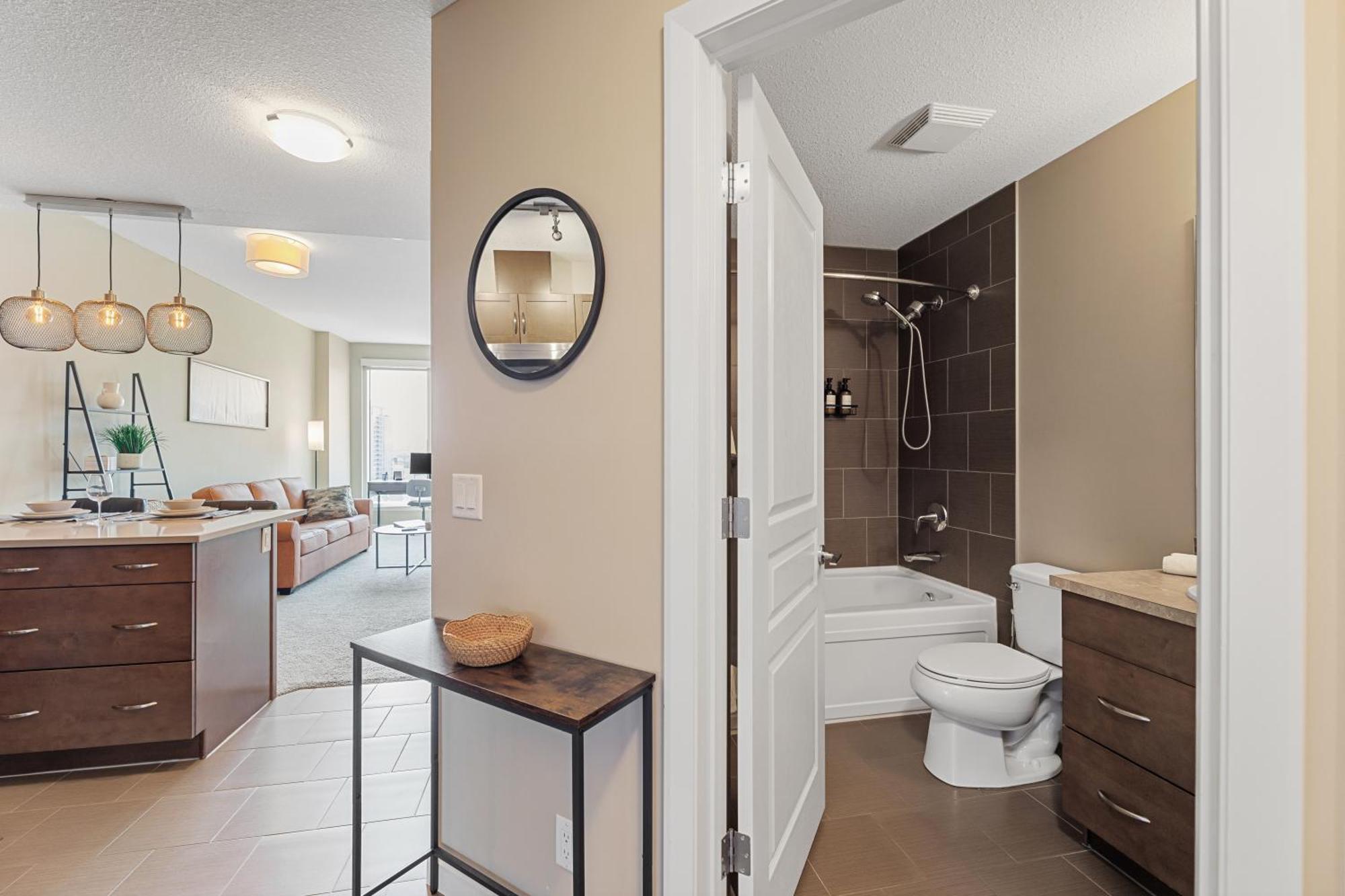 Heart Of Downtown Calgary Spacious Luxury Condo With Stunning Views And Premium Amenities 외부 사진