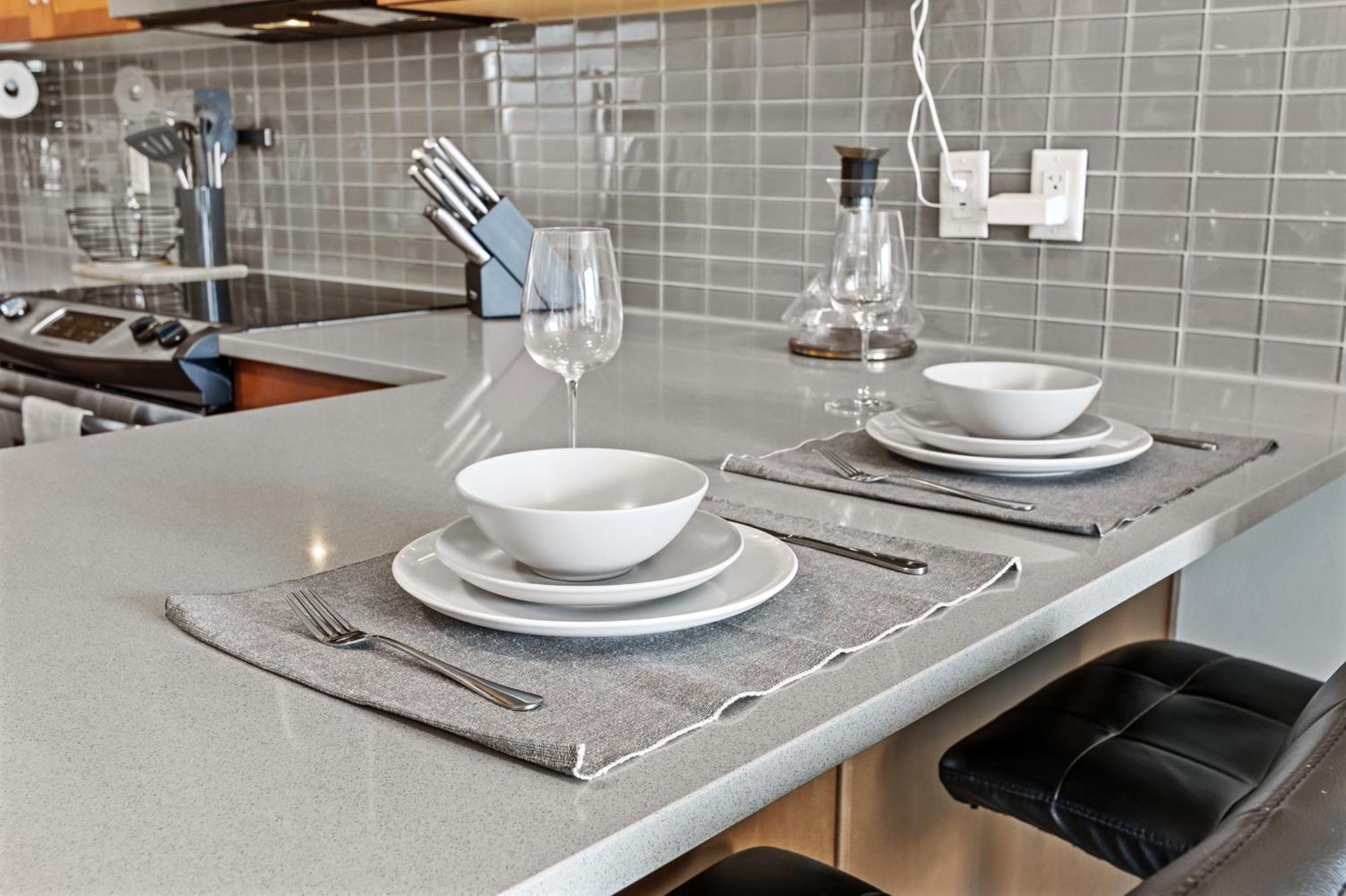 Heart Of Downtown Calgary Spacious Luxury Condo With Stunning Views And Premium Amenities 외부 사진